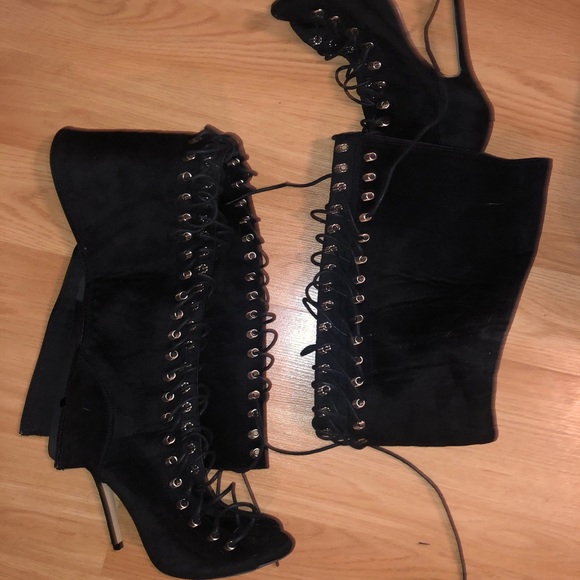 Tall black boots - Picture 3 of 3